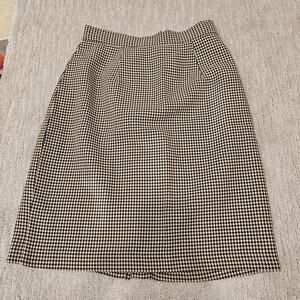 Vintage SZ 10 Black and Tan Houndstooth Wool-Blend Pencil Skirt